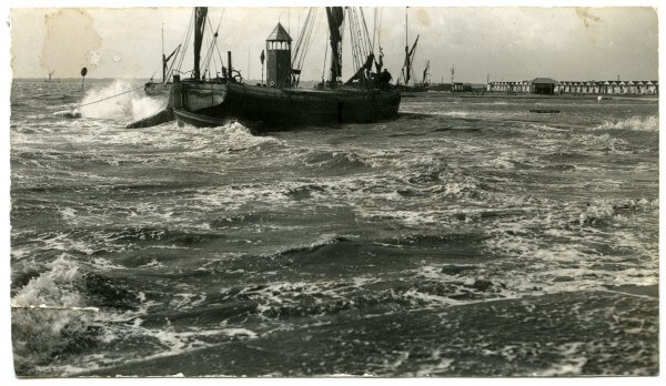 Lady Gwynfred ashore in gale at Brightlingsea 1933
